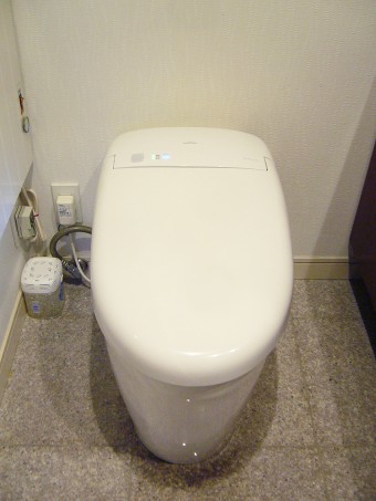 TOTO　ネオレスト・ハイブリットRH にお取替え